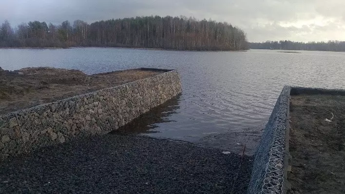 Слип для спуска лодок и катеров